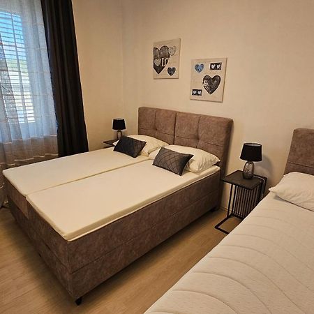 Apartment Milevoj Koromačno Esterno foto