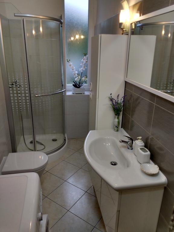 Apartment Milevoj Koromačno Esterno foto